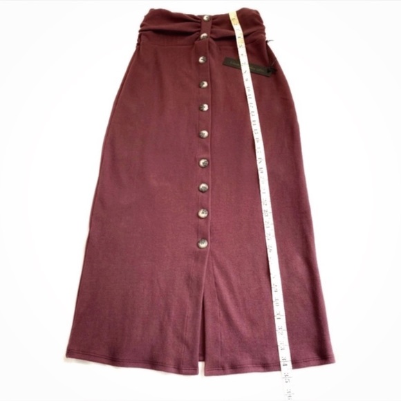 House Of Harlow 1960 Deep Burgundy Knit Midi Skirt With Buttons, Size Medium - Picture 7 of 13